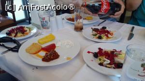 [P38] la restaurant, aperitivul » foto by Yolanda
 - 
<span class="allrVoted glyphicon glyphicon-heart hidden" id="av1496325"></span>
<a class="m-l-10 hidden" id="sv1496325" onclick="voting_Foto_DelVot(,1496325,8221)" role="button">șterge vot <span class="glyphicon glyphicon-remove"></span></a>
<a id="v91496325" class=" c-red"  onclick="voting_Foto_SetVot(1496325)" role="button"><span class="glyphicon glyphicon-heart-empty"></span> <b>LIKE</b> = Votează poza</a> <img class="hidden"  id="f1496325W9" src="/imagini/loader.gif" border="0" /><span class="AjErrMes hidden" id="e1496325ErM"></span>