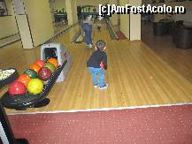 [P12] bowling - pe pista din stanga se observa dispozitivele laterale care se ridica atunci cand arunca copilul » foto by dandana
 - 
<span class="allrVoted glyphicon glyphicon-heart hidden" id="av416566"></span>
<a class="m-l-10 hidden" id="sv416566" onclick="voting_Foto_DelVot(,416566,8264)" role="button">șterge vot <span class="glyphicon glyphicon-remove"></span></a>
<a id="v9416566" class=" c-red"  onclick="voting_Foto_SetVot(416566)" role="button"><span class="glyphicon glyphicon-heart-empty"></span> <b>LIKE</b> = Votează poza</a> <img class="hidden"  id="f416566W9" src="/imagini/loader.gif" border="0" /><span class="AjErrMes hidden" id="e416566ErM"></span>