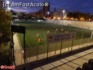 [P30] După cum se știe, spaniolii „mănâncă fotbal pe pâine”. Un teren de fotbal din grădinile Turia, văzut de pe Pont de Fusta (Podul de Lemn). » foto by Costi
 - 
<span class="allrVoted glyphicon glyphicon-heart hidden" id="av927320"></span>
<a class="m-l-10 hidden" id="sv927320" onclick="voting_Foto_DelVot(,927320,8268)" role="button">șterge vot <span class="glyphicon glyphicon-remove"></span></a>
<a id="v9927320" class=" c-red"  onclick="voting_Foto_SetVot(927320)" role="button"><span class="glyphicon glyphicon-heart-empty"></span> <b>LIKE</b> = Votează poza</a> <img class="hidden"  id="f927320W9" src="/imagini/loader.gif" border="0" /><span class="AjErrMes hidden" id="e927320ErM"></span>