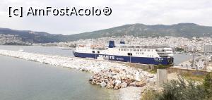 P08 [JUN-2020] În portul din Kavala, un ferry se pregăteşte să plece spre insulele nord-egeene