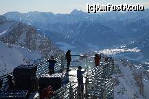 P13 [JAN-2011] Valea in care sta cuibarita pensinea Zeferer , vazut de pe platforma situata la 2863 m din masivul Hoher Dachstein