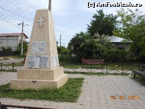 [P08] Herăşti - Monumentul eroilor locali căzuţi în cele două războaie mondiale.  » foto by iulianic
 - 
<span class="allrVoted glyphicon glyphicon-heart hidden" id="av620290"></span>
<a class="m-l-10 hidden" id="sv620290" onclick="voting_Foto_DelVot(,620290,8317)" role="button">șterge vot <span class="glyphicon glyphicon-remove"></span></a>
<a id="v9620290" class=" c-red"  onclick="voting_Foto_SetVot(620290)" role="button"><span class="glyphicon glyphicon-heart-empty"></span> <b>LIKE</b> = Votează poza</a> <img class="hidden"  id="f620290W9" src="/imagini/loader.gif" border="0" /><span class="AjErrMes hidden" id="e620290ErM"></span>