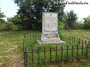 [P09] Herăşti - În centrul satului, un alt monument închinat unor eroi căzuţi în cel de-al doilea război mondial.  » foto by iulianic
 - 
<span class="allrVoted glyphicon glyphicon-heart hidden" id="av620291"></span>
<a class="m-l-10 hidden" id="sv620291" onclick="voting_Foto_DelVot(,620291,8317)" role="button">șterge vot <span class="glyphicon glyphicon-remove"></span></a>
<a id="v9620291" class=" c-red"  onclick="voting_Foto_SetVot(620291)" role="button"><span class="glyphicon glyphicon-heart-empty"></span> <b>LIKE</b> = Votează poza</a> <img class="hidden"  id="f620291W9" src="/imagini/loader.gif" border="0" /><span class="AjErrMes hidden" id="e620291ErM"></span>