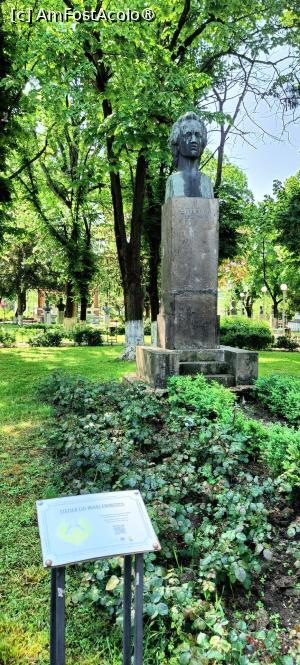 [P12] Bust Mihai Eminescu - Parc Alei. » foto by tata123 🔱
 - 
<span class="allrVoted glyphicon glyphicon-heart hidden" id="av1530890"></span>
<a class="m-l-10 hidden" id="sv1530890" onclick="voting_Foto_DelVot(,1530890,8317)" role="button">șterge vot <span class="glyphicon glyphicon-remove"></span></a>
<a id="v91530890" class=" c-red"  onclick="voting_Foto_SetVot(1530890)" role="button"><span class="glyphicon glyphicon-heart-empty"></span> <b>LIKE</b> = Votează poza</a> <img class="hidden"  id="f1530890W9" src="/imagini/loader.gif" border="0" /><span class="AjErrMes hidden" id="e1530890ErM"></span>