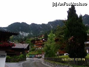 [P04] Alpbach, un sat premiat pentru florile sale » foto by Alina53
 - 
<span class="allrVoted glyphicon glyphicon-heart hidden" id="av400052"></span>
<a class="m-l-10 hidden" id="sv400052" onclick="voting_Foto_DelVot(,400052,8323)" role="button">șterge vot <span class="glyphicon glyphicon-remove"></span></a>
<a id="v9400052" class=" c-red"  onclick="voting_Foto_SetVot(400052)" role="button"><span class="glyphicon glyphicon-heart-empty"></span> <b>LIKE</b> = Votează poza</a> <img class="hidden"  id="f400052W9" src="/imagini/loader.gif" border="0" /><span class="AjErrMes hidden" id="e400052ErM"></span>