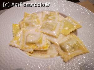 [P14] Raviolli cu spanac și sos de brânză; f buni » foto by crismis
 - 
<span class="allrVoted glyphicon glyphicon-heart hidden" id="av1277231"></span>
<a class="m-l-10 hidden" id="sv1277231" onclick="voting_Foto_DelVot(,1277231,8327)" role="button">șterge vot <span class="glyphicon glyphicon-remove"></span></a>
<a id="v91277231" class=" c-red"  onclick="voting_Foto_SetVot(1277231)" role="button"><span class="glyphicon glyphicon-heart-empty"></span> <b>LIKE</b> = Votează poza</a> <img class="hidden"  id="f1277231W9" src="/imagini/loader.gif" border="0" /><span class="AjErrMes hidden" id="e1277231ErM"></span>