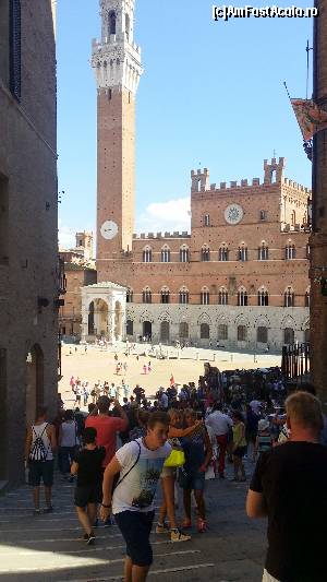 [P28] Piazza del Campo cu Palazzo Pubblico » foto by maxIC
 - 
<span class="allrVoted glyphicon glyphicon-heart hidden" id="av666473"></span>
<a class="m-l-10 hidden" id="sv666473" onclick="voting_Foto_DelVot(,666473,8341)" role="button">șterge vot <span class="glyphicon glyphicon-remove"></span></a>
<a id="v9666473" class=" c-red"  onclick="voting_Foto_SetVot(666473)" role="button"><span class="glyphicon glyphicon-heart-empty"></span> <b>LIKE</b> = Votează poza</a> <img class="hidden"  id="f666473W9" src="/imagini/loader.gif" border="0" /><span class="AjErrMes hidden" id="e666473ErM"></span>