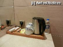 [P01] Minibar (frigider): apa plata, suc pentru copii, cola, fanta, sprite, bere si apa minerala locala - totul este gratis si se suplineste zilnic, in dependenta de necesitate (golire).
Pe minibar(vezi foto): ceainic electric, ceai, cafea, zahar, frisca.
P.S. Apa pentru consum este recomandabil sa fie din sticle (verificata). » foto by artyes77
 - 
<span class="allrVoted glyphicon glyphicon-heart hidden" id="av322287"></span>
<a class="m-l-10 hidden" id="sv322287" onclick="voting_Foto_DelVot(,322287,8369)" role="button">șterge vot <span class="glyphicon glyphicon-remove"></span></a>
<a id="v9322287" class=" c-red"  onclick="voting_Foto_SetVot(322287)" role="button"><span class="glyphicon glyphicon-heart-empty"></span> <b>LIKE</b> = Votează poza</a> <img class="hidden"  id="f322287W9" src="/imagini/loader.gif" border="0" /><span class="AjErrMes hidden" id="e322287ErM"></span>