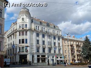 [P29] Cernăuți, Piața Centrală în lateral de Monumentul lui Taras Șevcenko este Casa „Cu Leu” » foto by mprofeanu
 - 
<span class="allrVoted glyphicon glyphicon-heart hidden" id="av1507621"></span>
<a class="m-l-10 hidden" id="sv1507621" onclick="voting_Foto_DelVot(,1507621,8421)" role="button">șterge vot <span class="glyphicon glyphicon-remove"></span></a>
<a id="v91507621" class=" c-red"  onclick="voting_Foto_SetVot(1507621)" role="button"><span class="glyphicon glyphicon-heart-empty"></span> <b>LIKE</b> = Votează poza</a> <img class="hidden"  id="f1507621W9" src="/imagini/loader.gif" border="0" /><span class="AjErrMes hidden" id="e1507621ErM"></span>
