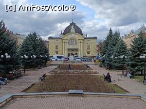 [P32] Cernăuți, Piața Teatrului, Teatrul Național cunoscut și ca Teatrul Muzical – Dramatic „Olha Kobylianska” » foto by mprofeanu
 - 
<span class="allrVoted glyphicon glyphicon-heart hidden" id="av1507624"></span>
<a class="m-l-10 hidden" id="sv1507624" onclick="voting_Foto_DelVot(,1507624,8421)" role="button">șterge vot <span class="glyphicon glyphicon-remove"></span></a>
<a id="v91507624" class=" c-red"  onclick="voting_Foto_SetVot(1507624)" role="button"><span class="glyphicon glyphicon-heart-empty"></span> <b>LIKE</b> = Votează poza</a> <img class="hidden"  id="f1507624W9" src="/imagini/loader.gif" border="0" /><span class="AjErrMes hidden" id="e1507624ErM"></span>
