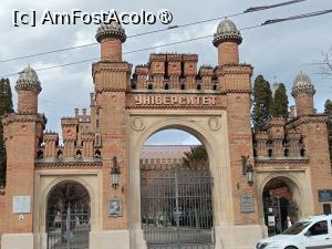[P48] Cernăuți, Universitatea Națională „Iuri Fedkovici”, Poarta Universității, aici am așteptat ghida » foto by mprofeanu
 - 
<span class="allrVoted glyphicon glyphicon-heart hidden" id="av1507640"></span>
<a class="m-l-10 hidden" id="sv1507640" onclick="voting_Foto_DelVot(,1507640,8421)" role="button">șterge vot <span class="glyphicon glyphicon-remove"></span></a>
<a id="v91507640" class=" c-red"  onclick="voting_Foto_SetVot(1507640)" role="button"><span class="glyphicon glyphicon-heart-empty"></span> <b>LIKE</b> = Votează poza</a> <img class="hidden"  id="f1507640W9" src="/imagini/loader.gif" border="0" /><span class="AjErrMes hidden" id="e1507640ErM"></span>