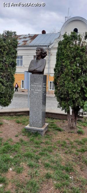 [P17] Cernăuți, Monumentul Rose Auslander, poetă evreică bucovineană de limbă germană și engleză » foto by mprofeanu
 - 
<span class="allrVoted glyphicon glyphicon-heart hidden" id="av1508235"></span>
<a class="m-l-10 hidden" id="sv1508235" onclick="voting_Foto_DelVot(,1508235,8421)" role="button">șterge vot <span class="glyphicon glyphicon-remove"></span></a>
<a id="v91508235" class=" c-red"  onclick="voting_Foto_SetVot(1508235)" role="button"><span class="glyphicon glyphicon-heart-empty"></span> <b>LIKE</b> = Votează poza</a> <img class="hidden"  id="f1508235W9" src="/imagini/loader.gif" border="0" /><span class="AjErrMes hidden" id="e1508235ErM"></span>