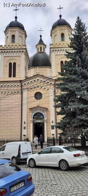 [P06] Cernăuți, Biserica Sf. Parascheva, fațada, este mare și frumoasă » foto by mprofeanu
 - 
<span class="allrVoted glyphicon glyphicon-heart hidden" id="av1508224"></span>
<a class="m-l-10 hidden" id="sv1508224" onclick="voting_Foto_DelVot(,1508224,8421)" role="button">șterge vot <span class="glyphicon glyphicon-remove"></span></a>
<a id="v91508224" class=" c-red"  onclick="voting_Foto_SetVot(1508224)" role="button"><span class="glyphicon glyphicon-heart-empty"></span> <b>LIKE</b> = Votează poza</a> <img class="hidden"  id="f1508224W9" src="/imagini/loader.gif" border="0" /><span class="AjErrMes hidden" id="e1508224ErM"></span>