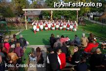 [P13] Targul de Sfantu' Dumitru la Muzeul Satului 'Dimitrie Gusti' din Bucuresti - Ansamblul folcloric 'Sonte' al Asociatiei Macedonenilor din Romania » foto by cristinadumitru*
 - 
<span class="allrVoted glyphicon glyphicon-heart hidden" id="av22537"></span>
<a class="m-l-10 hidden" id="sv22537" onclick="voting_Foto_DelVot(,22537,8488)" role="button">șterge vot <span class="glyphicon glyphicon-remove"></span></a>
<a id="v922537" class=" c-red"  onclick="voting_Foto_SetVot(22537)" role="button"><span class="glyphicon glyphicon-heart-empty"></span> <b>LIKE</b> = Votează poza</a> <img class="hidden"  id="f22537W9" src="/imagini/loader.gif" border="0" /><span class="AjErrMes hidden" id="e22537ErM"></span>
