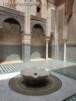 [P08] <strong>Madrasa al-Attarine</strong> a fost construita de sultanul Abu Sa'id Uthman II, un conducator evlavios, care a condus in pace si intelegere. Numele acesteia s-ar traduce „madrasa parfumerilor”, deoarece este situata la intrarea in piata de mirodenii si parfumuri din Fes. » foto by geani anto
 - 
<span class="allrVoted glyphicon glyphicon-heart hidden" id="av1302744"></span>
<a class="m-l-10 hidden" id="sv1302744" onclick="voting_Foto_DelVot(,1302744,8506)" role="button">șterge vot <span class="glyphicon glyphicon-remove"></span></a>
<a id="v91302744" class=" c-red"  onclick="voting_Foto_SetVot(1302744)" role="button"><span class="glyphicon glyphicon-heart-empty"></span> <b>LIKE</b> = Votează poza</a> <img class="hidden"  id="f1302744W9" src="/imagini/loader.gif" border="0" /><span class="AjErrMes hidden" id="e1302744ErM"></span>