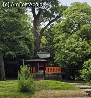 [P22] In partea de vest a malului, exista un mic altar dedicat poetului Kakimoto Hitomaro, construit pentru a proteja Palatul Imperial Kyoto Sentō de incendii. » foto by geani anto
 - 
<span class="allrVoted glyphicon glyphicon-heart hidden" id="av1447619"></span>
<a class="m-l-10 hidden" id="sv1447619" onclick="voting_Foto_DelVot(,1447619,8571)" role="button">șterge vot <span class="glyphicon glyphicon-remove"></span></a>
<a id="v91447619" class=" c-red"  onclick="voting_Foto_SetVot(1447619)" role="button"><span class="glyphicon glyphicon-heart-empty"></span> <b>LIKE</b> = Votează poza</a> <img class="hidden"  id="f1447619W9" src="/imagini/loader.gif" border="0" /><span class="AjErrMes hidden" id="e1447619ErM"></span>