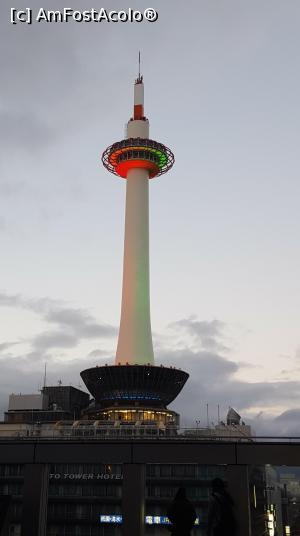 [P14] Kyoto Tower, văzut imediat după ieșirea din gară.  » foto by Tesaria
 - 
<span class="allrVoted glyphicon glyphicon-heart hidden" id="av956396"></span>
<a class="m-l-10 hidden" id="sv956396" onclick="voting_Foto_DelVot(,956396,8571)" role="button">șterge vot <span class="glyphicon glyphicon-remove"></span></a>
<a id="v9956396" class=" c-red"  onclick="voting_Foto_SetVot(956396)" role="button"><span class="glyphicon glyphicon-heart-empty"></span> <b>LIKE</b> = Votează poza</a> <img class="hidden"  id="f956396W9" src="/imagini/loader.gif" border="0" /><span class="AjErrMes hidden" id="e956396ErM"></span>