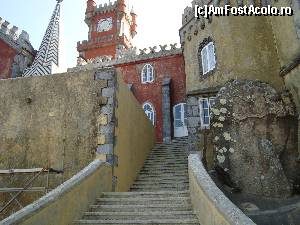 P31 [JUL-2013] Turnul rosu cu ceas din latura sudica a palatului-Patio dos Arcos