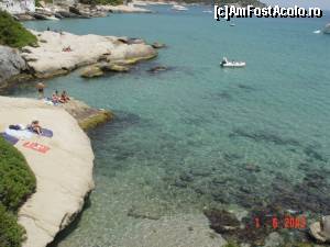 P12 [OCT-2003] Stîncile de plajă din Agia Marina, zona este în dreptul hotelurilor de pe principală