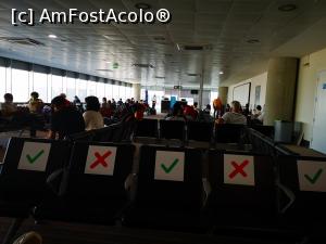 [P56] La poarta de îmbarcare în aeroportul din Larnaca; de remarcat modul cum au fost așezate banchetele » foto by crismis
 - 
<span class="allrVoted glyphicon glyphicon-heart hidden" id="av1225609"></span>
<a class="m-l-10 hidden" id="sv1225609" onclick="voting_Foto_DelVot(,1225609,8732)" role="button">șterge vot <span class="glyphicon glyphicon-remove"></span></a>
<a id="v91225609" class=" c-red"  onclick="voting_Foto_SetVot(1225609)" role="button"><span class="glyphicon glyphicon-heart-empty"></span> <b>LIKE</b> = Votează poza</a> <img class="hidden"  id="f1225609W9" src="/imagini/loader.gif" border="0" /><span class="AjErrMes hidden" id="e1225609ErM"></span>
