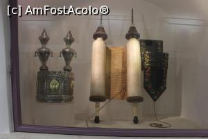 [P66] Ierusalim, Cartierul Evreiesc, Cele patru sinagogi sefarde, Sala de expoziţie, suluri de Tora, Mantela » foto by mprofeanu
 - 
<span class="allrVoted glyphicon glyphicon-heart hidden" id="av947605"></span>
<a class="m-l-10 hidden" id="sv947605" onclick="voting_Foto_DelVot(,947605,8792)" role="button">șterge vot <span class="glyphicon glyphicon-remove"></span></a>
<a id="v9947605" class=" c-red"  onclick="voting_Foto_SetVot(947605)" role="button"><span class="glyphicon glyphicon-heart-empty"></span> <b>LIKE</b> = Votează poza</a> <img class="hidden"  id="f947605W9" src="/imagini/loader.gif" border="0" /><span class="AjErrMes hidden" id="e947605ErM"></span>