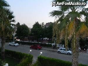 [P09] Vedere din balcon și strada ce desparte cele două clădiri ale hotelului.  » foto by Dabator
 - 
<span class="allrVoted glyphicon glyphicon-heart hidden" id="av505022"></span>
<a class="m-l-10 hidden" id="sv505022" onclick="voting_Foto_DelVot(,505022,9011)" role="button">șterge vot <span class="glyphicon glyphicon-remove"></span></a>
<a id="v9505022" class=" c-red"  onclick="voting_Foto_SetVot(505022)" role="button"><span class="glyphicon glyphicon-heart-empty"></span> <b>LIKE</b> = Votează poza</a> <img class="hidden"  id="f505022W9" src="/imagini/loader.gif" border="0" /><span class="AjErrMes hidden" id="e505022ErM"></span>