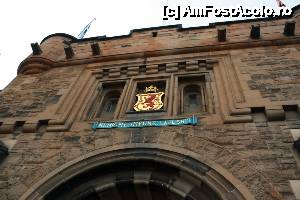 [P10] Deasupra arcului de la intrarea în Edinburgh Castle.  » foto by ariciu
 - 
<span class="allrVoted glyphicon glyphicon-heart hidden" id="av502751"></span>
<a class="m-l-10 hidden" id="sv502751" onclick="voting_Foto_DelVot(,502751,9014)" role="button">șterge vot <span class="glyphicon glyphicon-remove"></span></a>
<a id="v9502751" class=" c-red"  onclick="voting_Foto_SetVot(502751)" role="button"><span class="glyphicon glyphicon-heart-empty"></span> <b>LIKE</b> = Votează poza</a> <img class="hidden"  id="f502751W9" src="/imagini/loader.gif" border="0" /><span class="AjErrMes hidden" id="e502751ErM"></span>