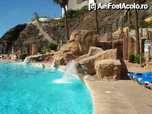 P18 [OCT-2012] Playabonita Hotel - cascadă și tobogane la piscina exterioară
