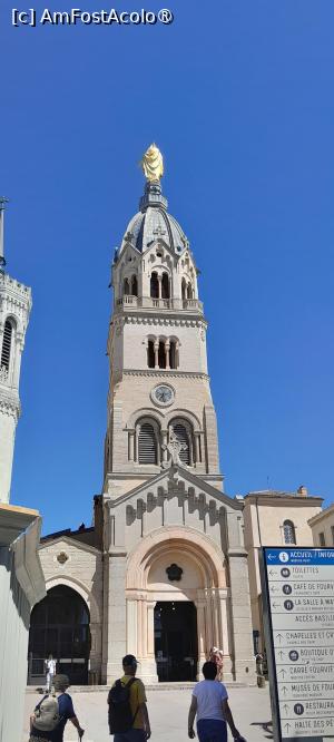 [P20] turnul clopotnita cu statuia aurita a Fecioarei Maria în vârf » foto by Yolanda
 - 
<span class="allrVoted glyphicon glyphicon-heart hidden" id="av1541881"></span>
<a class="m-l-10 hidden" id="sv1541881" onclick="voting_Foto_DelVot(,1541881,9297)" role="button">șterge vot <span class="glyphicon glyphicon-remove"></span></a>
<a id="v91541881" class=" c-red"  onclick="voting_Foto_SetVot(1541881)" role="button"><span class="glyphicon glyphicon-heart-empty"></span> <b>LIKE</b> = Votează poza</a> <img class="hidden"  id="f1541881W9" src="/imagini/loader.gif" border="0" /><span class="AjErrMes hidden" id="e1541881ErM"></span>