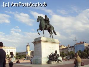 [P06] Place Bellecour - statuia lui Ludovic XIV.  » foto by Carmen Ion
 - 
<span class="allrVoted glyphicon glyphicon-heart hidden" id="av931527"></span>
<a class="m-l-10 hidden" id="sv931527" onclick="voting_Foto_DelVot(,931527,9297)" role="button">șterge vot <span class="glyphicon glyphicon-remove"></span></a>
<a id="v9931527" class=" c-red"  onclick="voting_Foto_SetVot(931527)" role="button"><span class="glyphicon glyphicon-heart-empty"></span> <b>LIKE</b> = Votează poza</a> <img class="hidden"  id="f931527W9" src="/imagini/loader.gif" border="0" /><span class="AjErrMes hidden" id="e931527ErM"></span>