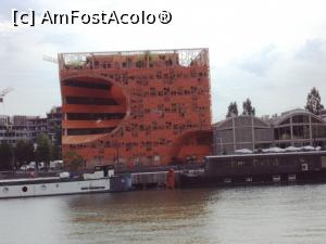 [P49] Cartierul Confluence - Le cube orange » foto by Carmen Ion
 - 
<span class="allrVoted glyphicon glyphicon-heart hidden" id="av932117"></span>
<a class="m-l-10 hidden" id="sv932117" onclick="voting_Foto_DelVot(,932117,9297)" role="button">șterge vot <span class="glyphicon glyphicon-remove"></span></a>
<a id="v9932117" class=" c-red"  onclick="voting_Foto_SetVot(932117)" role="button"><span class="glyphicon glyphicon-heart-empty"></span> <b>LIKE</b> = Votează poza</a> <img class="hidden"  id="f932117W9" src="/imagini/loader.gif" border="0" /><span class="AjErrMes hidden" id="e932117ErM"></span>