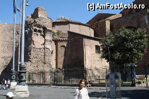 [P02] Basilica Santa Maria degli Angeli e dei Martiri - observatorul astronomic din Piazza Repubblica, si o romanca, in ie, la Roma » foto by timis
 - 
<span class="allrVoted glyphicon glyphicon-heart hidden" id="av412215"></span>
<a class="m-l-10 hidden" id="sv412215" onclick="voting_Foto_DelVot(,412215,9312)" role="button">șterge vot <span class="glyphicon glyphicon-remove"></span></a>
<a id="v9412215" class=" c-red"  onclick="voting_Foto_SetVot(412215)" role="button"><span class="glyphicon glyphicon-heart-empty"></span> <b>LIKE</b> = Votează poza</a> <img class="hidden"  id="f412215W9" src="/imagini/loader.gif" border="0" /><span class="AjErrMes hidden" id="e412215ErM"></span>