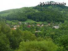 [P13] Imagine cu o zona de case. Este zona unde se afla si Pensiunea Montana » foto by Claudiu U.
 - 
<span class="allrVoted glyphicon glyphicon-heart hidden" id="av226731"></span>
<a class="m-l-10 hidden" id="sv226731" onclick="voting_Foto_DelVot(,226731,9473)" role="button">șterge vot <span class="glyphicon glyphicon-remove"></span></a>
<a id="v9226731" class=" c-red"  onclick="voting_Foto_SetVot(226731)" role="button"><span class="glyphicon glyphicon-heart-empty"></span> <b>LIKE</b> = Votează poza</a> <img class="hidden"  id="f226731W9" src="/imagini/loader.gif" border="0" /><span class="AjErrMes hidden" id="e226731ErM"></span>