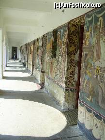 P13 [MAR-2012] Manastirea Caldarusani, peretii pictati ai chiliilor.
