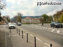 P26 [APR-2010] imagine de ansamblu din Brasov,multe cladiri vechi,istorice,un oras foarte frumos.