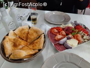 [P11] Restaurant Poiana Verde - foccacia și platoul-aperitiv » foto by crismis
 - 
<span class="allrVoted glyphicon glyphicon-heart hidden" id="av1353837"></span>
<a class="m-l-10 hidden" id="sv1353837" onclick="voting_Foto_DelVot(,1353837,9750)" role="button">șterge vot <span class="glyphicon glyphicon-remove"></span></a>
<a id="v91353837" class=" c-red"  onclick="voting_Foto_SetVot(1353837)" role="button"><span class="glyphicon glyphicon-heart-empty"></span> <b>LIKE</b> = Votează poza</a> <img class="hidden"  id="f1353837W9" src="/imagini/loader.gif" border="0" /><span class="AjErrMes hidden" id="e1353837ErM"></span>