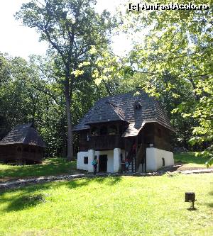 [P08] Muzeul satului din Dumbrava Sibiului - exista la doua dintre intrari si niste carciumi unde se poate manca (au amenajate si terasecu umbrele). In apropiere este Gradina zoologica.  » foto by dp2
 - 
<span class="allrVoted glyphicon glyphicon-heart hidden" id="av536851"></span>
<a class="m-l-10 hidden" id="sv536851" onclick="voting_Foto_DelVot(,536851,9788)" role="button">șterge vot <span class="glyphicon glyphicon-remove"></span></a>
<a id="v9536851" class=" c-red"  onclick="voting_Foto_SetVot(536851)" role="button"><span class="glyphicon glyphicon-heart-empty"></span> <b>LIKE</b> = Votează poza</a> <img class="hidden"  id="f536851W9" src="/imagini/loader.gif" border="0" /><span class="AjErrMes hidden" id="e536851ErM"></span>