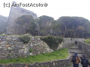 [P23] Portovenere - de la morile de vânt, pe lângă ruinele Castelului Doria, închis la data vizitei noastre.  » foto by Aurici
 - 
<span class="allrVoted glyphicon glyphicon-heart hidden" id="av977659"></span>
<a class="m-l-10 hidden" id="sv977659" onclick="voting_Foto_DelVot(,977659,9802)" role="button">șterge vot <span class="glyphicon glyphicon-remove"></span></a>
<a id="v9977659" class=" c-red"  onclick="voting_Foto_SetVot(977659)" role="button"><span class="glyphicon glyphicon-heart-empty"></span> <b>LIKE</b> = Votează poza</a> <img class="hidden"  id="f977659W9" src="/imagini/loader.gif" border="0" /><span class="AjErrMes hidden" id="e977659ErM"></span>