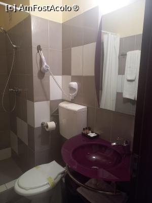 [P13] Baia camerei în care m-am cazat » foto by mnn
 - 
<span class="allrVoted glyphicon glyphicon-heart hidden" id="av1494368"></span>
<a class="m-l-10 hidden" id="sv1494368" onclick="voting_Foto_DelVot(,1494368,9820)" role="button">șterge vot <span class="glyphicon glyphicon-remove"></span></a>
<a id="v91494368" class=" c-red"  onclick="voting_Foto_SetVot(1494368)" role="button"><span class="glyphicon glyphicon-heart-empty"></span> <b>LIKE</b> = Votează poza</a> <img class="hidden"  id="f1494368W9" src="/imagini/loader.gif" border="0" /><span class="AjErrMes hidden" id="e1494368ErM"></span>