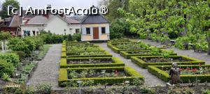[P03] Stockholm, Skansen, Grădina cu trandafiri - Rosen Gården și Casa de vară a lui Swedenborg - Swedenborgs Lusthus vegheate de Carl Linnaeus. » foto by mprofeanu
 - 
<span class="allrVoted glyphicon glyphicon-heart hidden" id="av1516476"></span>
<a class="m-l-10 hidden" id="sv1516476" onclick="voting_Foto_DelVot(,1516476,9962)" role="button">șterge vot <span class="glyphicon glyphicon-remove"></span></a>
<a id="v91516476" class=" c-red"  onclick="voting_Foto_SetVot(1516476)" role="button"><span class="glyphicon glyphicon-heart-empty"></span> <b>LIKE</b> = Votează poza</a> <img class="hidden"  id="f1516476W9" src="/imagini/loader.gif" border="0" /><span class="AjErrMes hidden" id="e1516476ErM"></span>