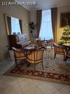 [P03] în hotel lângă recepție » foto by zlatna
 - 
<span class="allrVoted glyphicon glyphicon-heart hidden" id="av1507399"></span>
<a class="m-l-10 hidden" id="sv1507399" onclick="voting_Foto_DelVot(,1507399,10246)" role="button">șterge vot <span class="glyphicon glyphicon-remove"></span></a>
<a id="v91507399" class=" c-red"  onclick="voting_Foto_SetVot(1507399)" role="button"><span class="glyphicon glyphicon-heart-empty"></span> <b>LIKE</b> = Votează poza</a> <img class="hidden"  id="f1507399W9" src="/imagini/loader.gif" border="0" /><span class="AjErrMes hidden" id="e1507399ErM"></span>