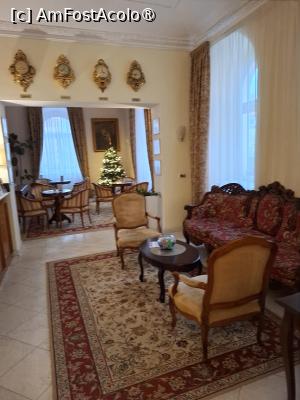 [P06] în hotel lângă recepție » foto by zlatna
 - 
<span class="allrVoted glyphicon glyphicon-heart hidden" id="av1507402"></span>
<a class="m-l-10 hidden" id="sv1507402" onclick="voting_Foto_DelVot(,1507402,10246)" role="button">șterge vot <span class="glyphicon glyphicon-remove"></span></a>
<a id="v91507402" class=" c-red"  onclick="voting_Foto_SetVot(1507402)" role="button"><span class="glyphicon glyphicon-heart-empty"></span> <b>LIKE</b> = Votează poza</a> <img class="hidden"  id="f1507402W9" src="/imagini/loader.gif" border="0" /><span class="AjErrMes hidden" id="e1507402ErM"></span>