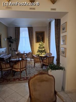 [P07] în hotel lângă recepție » foto by zlatna
 - 
<span class="allrVoted glyphicon glyphicon-heart hidden" id="av1507403"></span>
<a class="m-l-10 hidden" id="sv1507403" onclick="voting_Foto_DelVot(,1507403,10246)" role="button">șterge vot <span class="glyphicon glyphicon-remove"></span></a>
<a id="v91507403" class=" c-red"  onclick="voting_Foto_SetVot(1507403)" role="button"><span class="glyphicon glyphicon-heart-empty"></span> <b>LIKE</b> = Votează poza</a> <img class="hidden"  id="f1507403W9" src="/imagini/loader.gif" border="0" /><span class="AjErrMes hidden" id="e1507403ErM"></span>