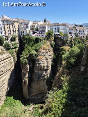 [P14] Ronda - vedere de pe podul nou » foto by ANILU
 - 
<span class="allrVoted glyphicon glyphicon-heart hidden" id="av1485607"></span>
<a class="m-l-10 hidden" id="sv1485607" onclick="voting_Foto_DelVot(,1485607,10280)" role="button">șterge vot <span class="glyphicon glyphicon-remove"></span></a>
<a id="v91485607" class=" c-red"  onclick="voting_Foto_SetVot(1485607)" role="button"><span class="glyphicon glyphicon-heart-empty"></span> <b>LIKE</b> = Votează poza</a> <img class="hidden"  id="f1485607W9" src="/imagini/loader.gif" border="0" /><span class="AjErrMes hidden" id="e1485607ErM"></span>