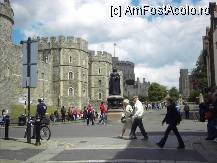 [P175] Regina Victoria, cu voalul de doliu, coroana mica pe cap, cu un orb intr-o mana si-un sceptru in cealalta, va spune 'Welcome to Windsor Castle.' » foto by TraianS
 - 
<span class="allrVoted glyphicon glyphicon-heart hidden" id="av239107"></span>
<a class="m-l-10 hidden" id="sv239107" onclick="voting_Foto_DelVot(,239107,10282)" role="button">șterge vot <span class="glyphicon glyphicon-remove"></span></a>
<a id="v9239107" class=" c-red"  onclick="voting_Foto_SetVot(239107)" role="button"><span class="glyphicon glyphicon-heart-empty"></span> <b>LIKE</b> = Votează poza</a> <img class="hidden"  id="f239107W9" src="/imagini/loader.gif" border="0" /><span class="AjErrMes hidden" id="e239107ErM"></span>