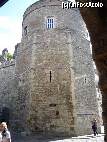 [P34] The Tower of London, Bell tower. Îl găsiţi imediat cum intraţi în curtea castelului. » foto by Dragoș_MD
 - 
<span class="allrVoted glyphicon glyphicon-heart hidden" id="av225366"></span>
<a class="m-l-10 hidden" id="sv225366" onclick="voting_Foto_DelVot(,225366,10282)" role="button">șterge vot <span class="glyphicon glyphicon-remove"></span></a>
<a id="v9225366" class=" c-red"  onclick="voting_Foto_SetVot(225366)" role="button"><span class="glyphicon glyphicon-heart-empty"></span> <b>LIKE</b> = Votează poza</a> <img class="hidden"  id="f225366W9" src="/imagini/loader.gif" border="0" /><span class="AjErrMes hidden" id="e225366ErM"></span>