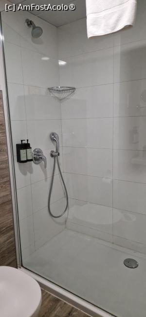 [P15] 15. Dușul tip walk-in, cu parapet anti-stropire și vasul de WC. » foto by doinafil
 - 
<span class="allrVoted glyphicon glyphicon-heart hidden" id="av1487172"></span>
<a class="m-l-10 hidden" id="sv1487172" onclick="voting_Foto_DelVot(,1487172,10320)" role="button">șterge vot <span class="glyphicon glyphicon-remove"></span></a>
<a id="v91487172" class=" c-red"  onclick="voting_Foto_SetVot(1487172)" role="button"><span class="glyphicon glyphicon-heart-empty"></span> <b>LIKE</b> = Votează poza</a> <img class="hidden"  id="f1487172W9" src="/imagini/loader.gif" border="0" /><span class="AjErrMes hidden" id="e1487172ErM"></span>