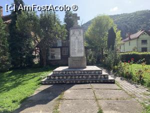 [P01] Tilișca,monumentul eroilor din războaiele mondiale » foto by AZE
 - 
<span class="allrVoted glyphicon glyphicon-heart hidden" id="av1390481"></span>
<a class="m-l-10 hidden" id="sv1390481" onclick="voting_Foto_DelVot(,1390481,10358)" role="button">șterge vot <span class="glyphicon glyphicon-remove"></span></a>
<a id="v91390481" class=" c-red"  onclick="voting_Foto_SetVot(1390481)" role="button"><span class="glyphicon glyphicon-heart-empty"></span> <b>LIKE</b> = Votează poza</a> <img class="hidden"  id="f1390481W9" src="/imagini/loader.gif" border="0" /><span class="AjErrMes hidden" id="e1390481ErM"></span>