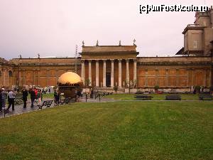 [P03] Cortile della Pigna cu ”sfera con sfera” » foto by elenaadina
 - 
<span class="allrVoted glyphicon glyphicon-heart hidden" id="av501516"></span>
<a class="m-l-10 hidden" id="sv501516" onclick="voting_Foto_DelVot(,501516,10398)" role="button">șterge vot <span class="glyphicon glyphicon-remove"></span></a>
<a id="v9501516" class=" c-red"  onclick="voting_Foto_SetVot(501516)" role="button"><span class="glyphicon glyphicon-heart-empty"></span> <b>LIKE</b> = Votează poza</a> <img class="hidden"  id="f501516W9" src="/imagini/loader.gif" border="0" /><span class="AjErrMes hidden" id="e501516ErM"></span>