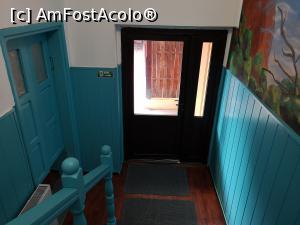 [P06] Taverna Pescarului; privire de sus spre ușa de intrare în restaurant » foto by crismis
 - 
<span class="allrVoted glyphicon glyphicon-heart hidden" id="av1143002"></span>
<a class="m-l-10 hidden" id="sv1143002" onclick="voting_Foto_DelVot(,1143002,10418)" role="button">șterge vot <span class="glyphicon glyphicon-remove"></span></a>
<a id="v91143002" class=" c-red"  onclick="voting_Foto_SetVot(1143002)" role="button"><span class="glyphicon glyphicon-heart-empty"></span> <b>LIKE</b> = Votează poza</a> <img class="hidden"  id="f1143002W9" src="/imagini/loader.gif" border="0" /><span class="AjErrMes hidden" id="e1143002ErM"></span>